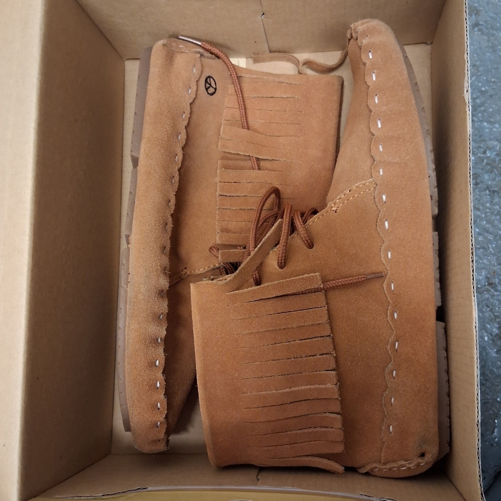 Peace Mocs || Margaret || Tan Fringe Detail || Size 8